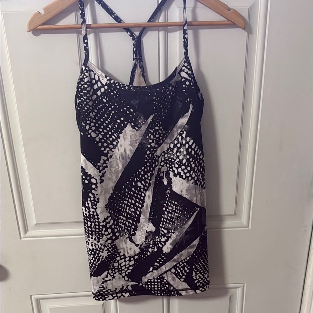 Lululemon Athletica Power Y Black and White Static Mist Tank
